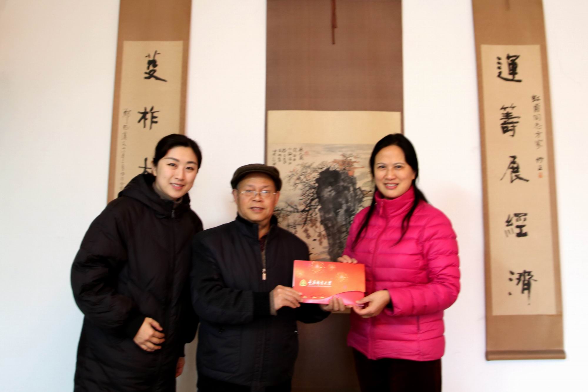1548416358872028045.jpg 4 符明秋慰问老领导颜虹.jpg