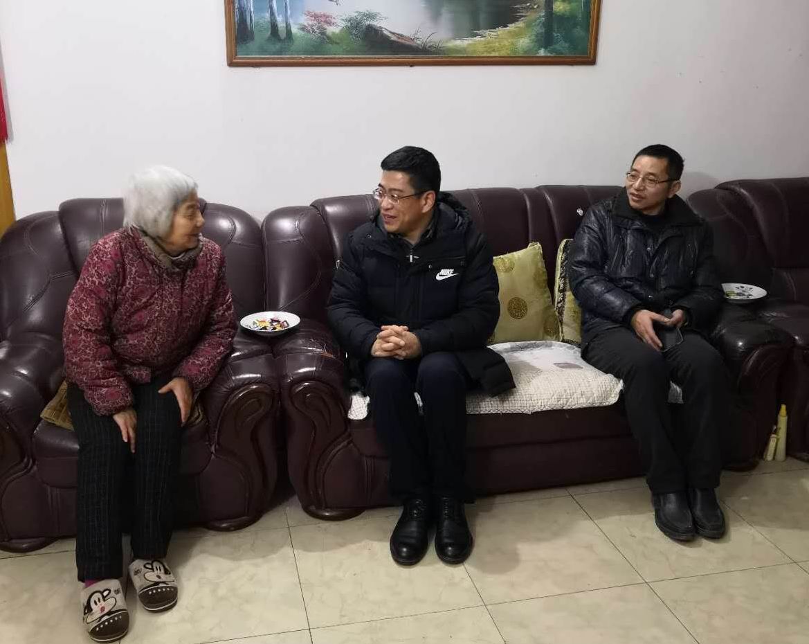 1548416540242074697.jpg 8 陈前斌慰问困难教职工王顺篪.jpg