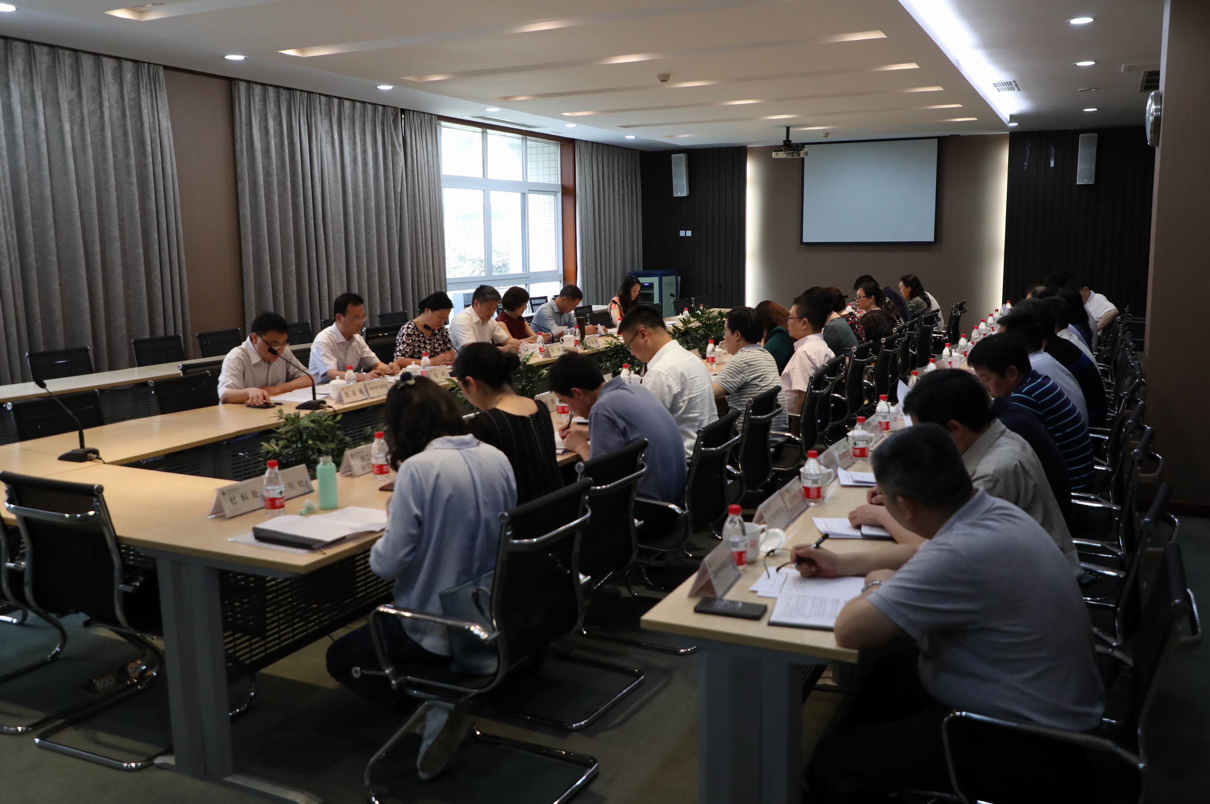 1556283721913095500.jpg 1 学校召开4月党建工作会.jpg
