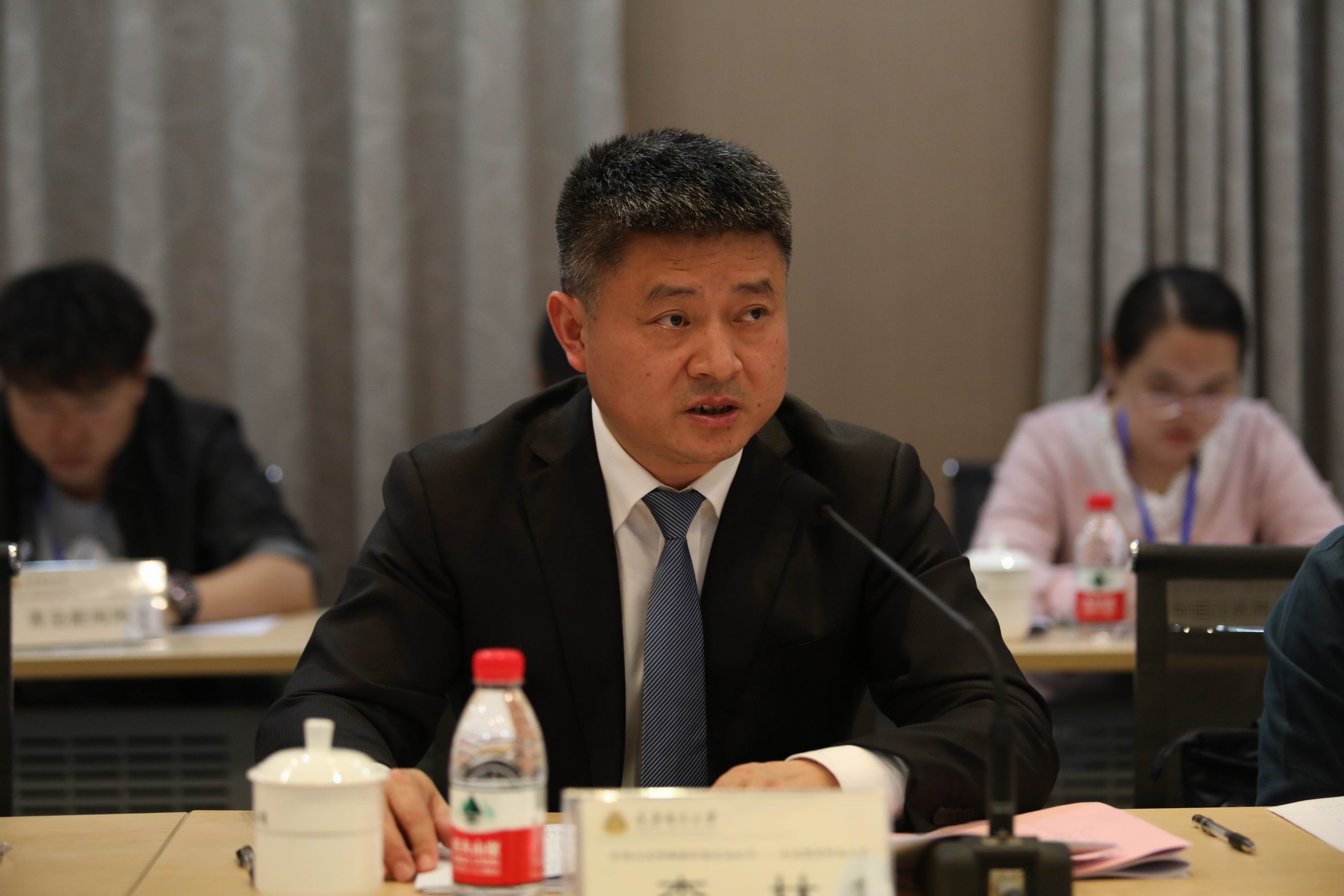 1557923259829075605.jpg 2 李林介绍学校改革发展情况.jpg