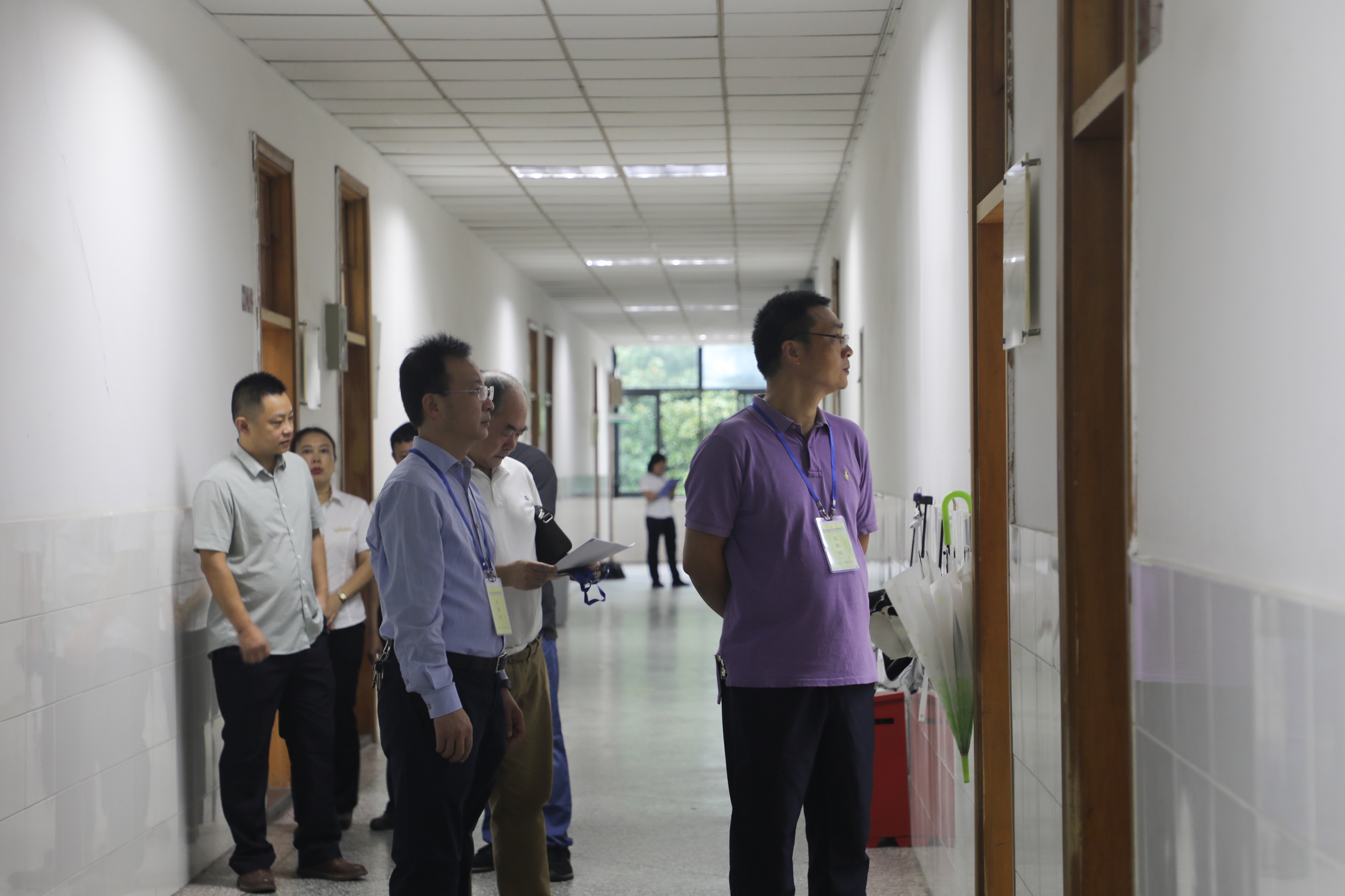 校领导率队深入教学一线检查新学期开学工作