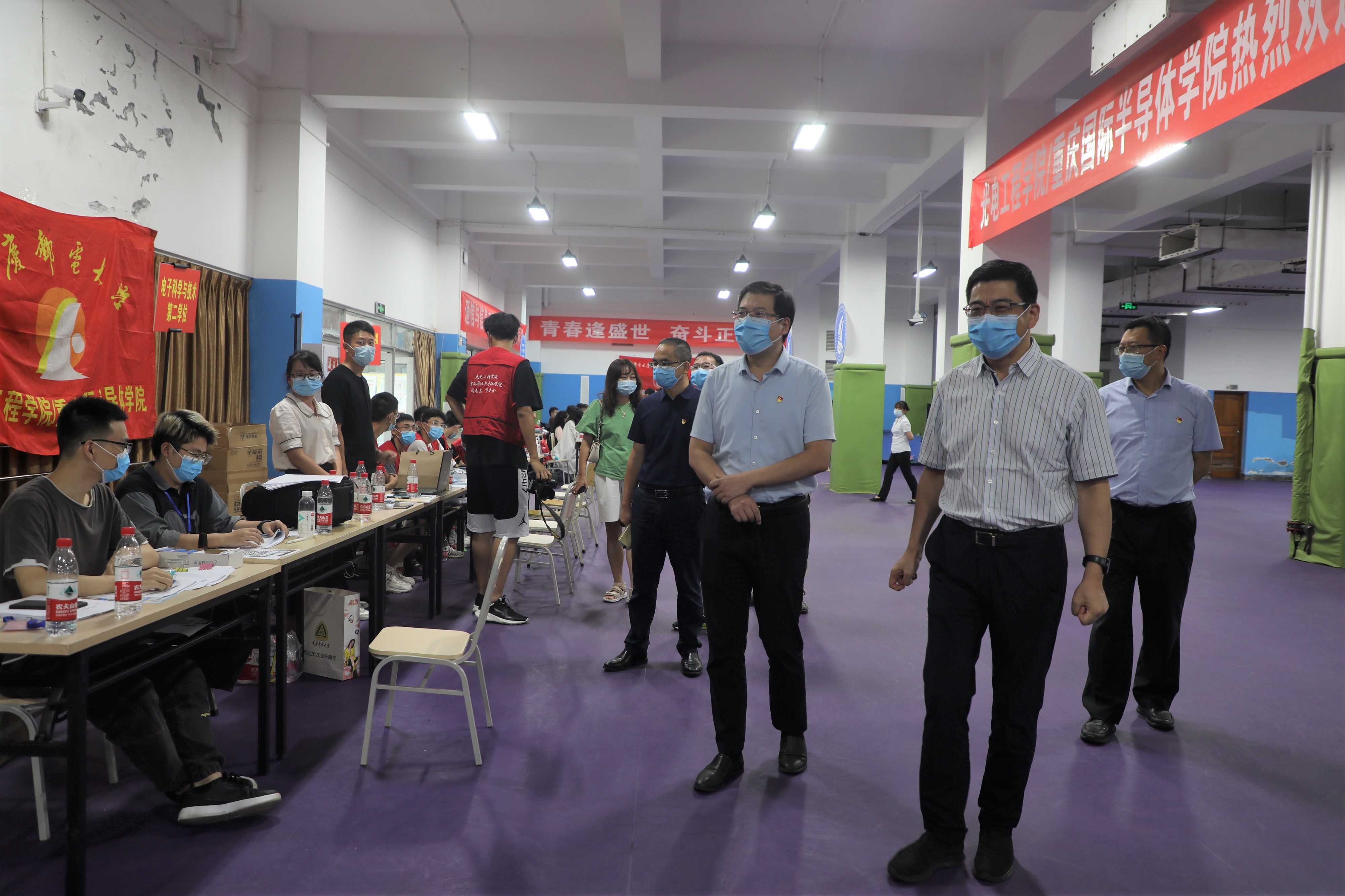 校领导检查指导2021级迎新工作