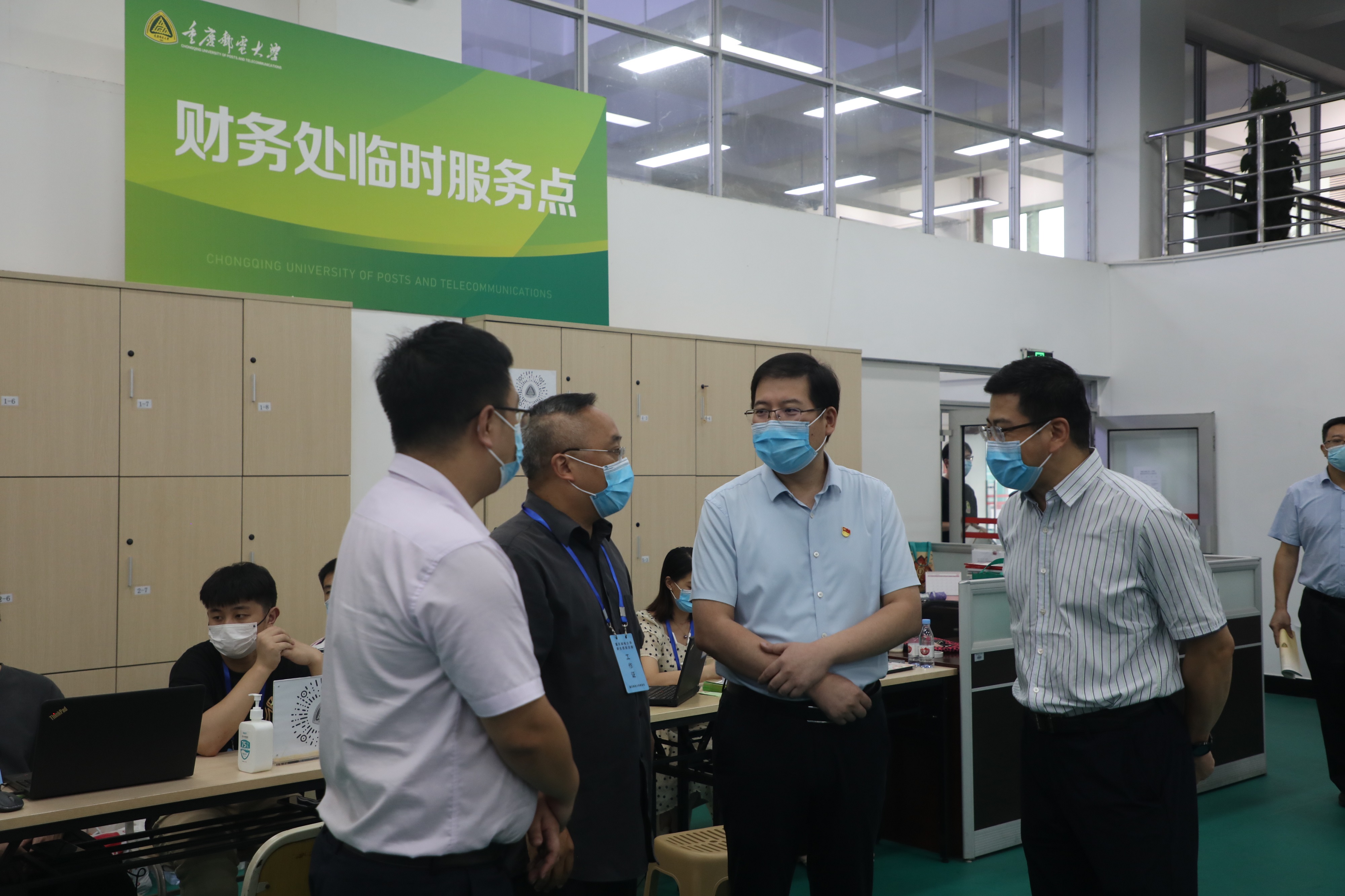校领导检查指导2021级迎新工作