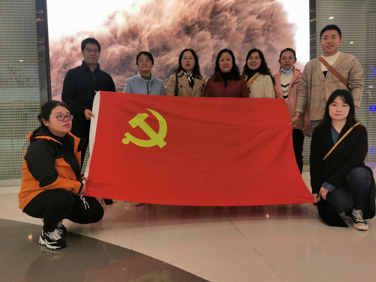 国际学院党总支组织观看电影《长津湖》