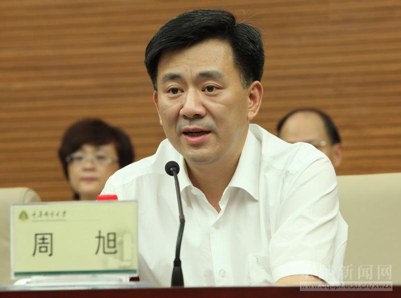 重庆市教育委员会主任周旭主持学校干部大会 (记者 杨爽 摄)