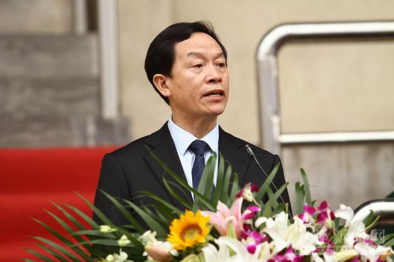 校长李银国在2013级新生开学典礼上讲话 (新闻中心 供图)