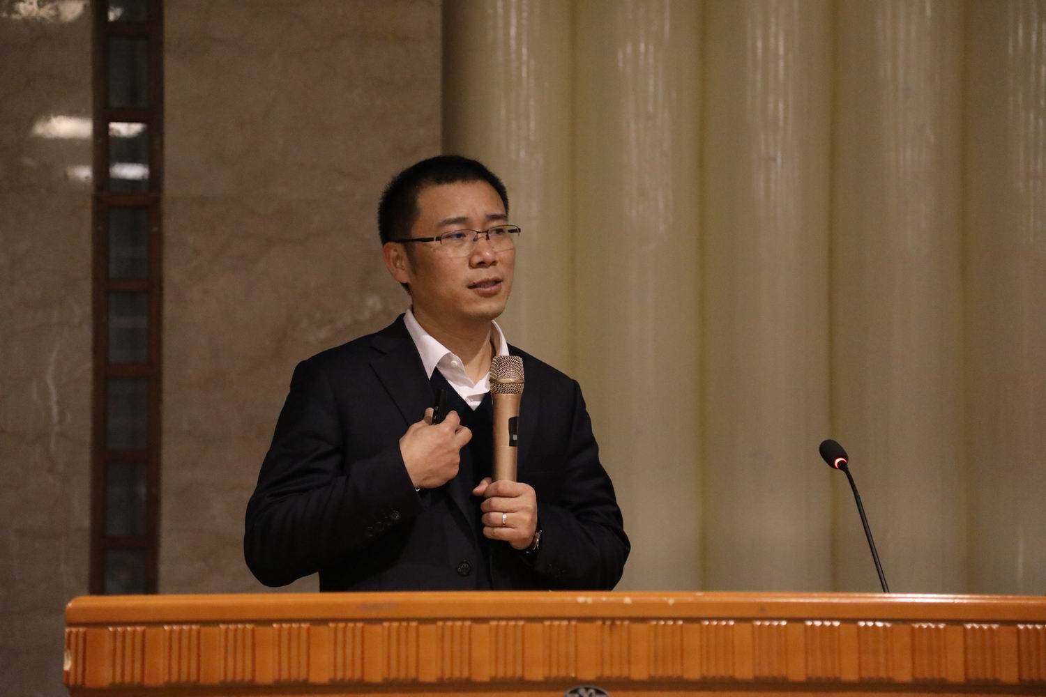 科大讯飞公司副总裁胡国平一行访问我校