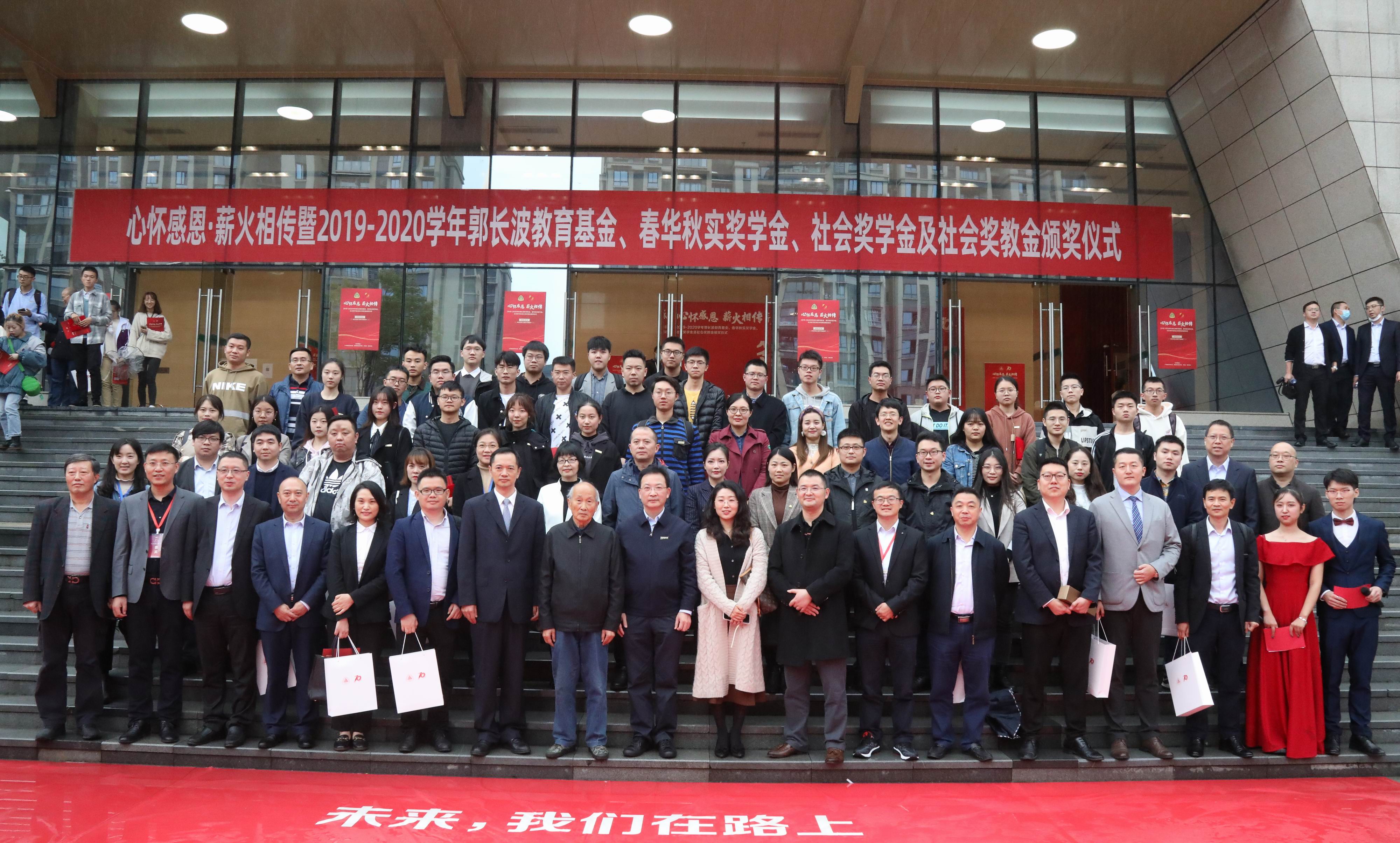 1602996370600051738.jpg 8 合影.jpg