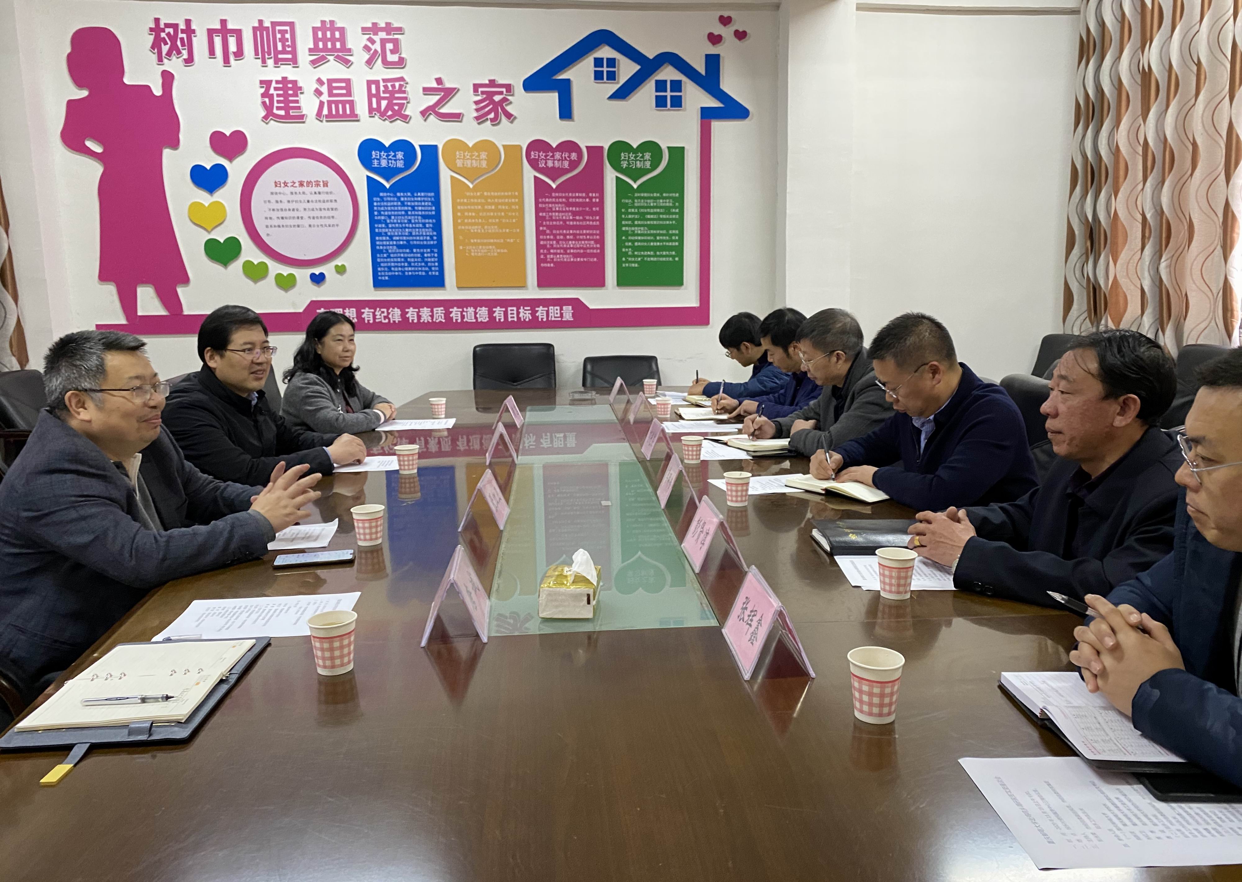 1606118215378077351.jpg 2 高新波一行调研城口县鸡鸣乡脱贫攻坚工作.jpg