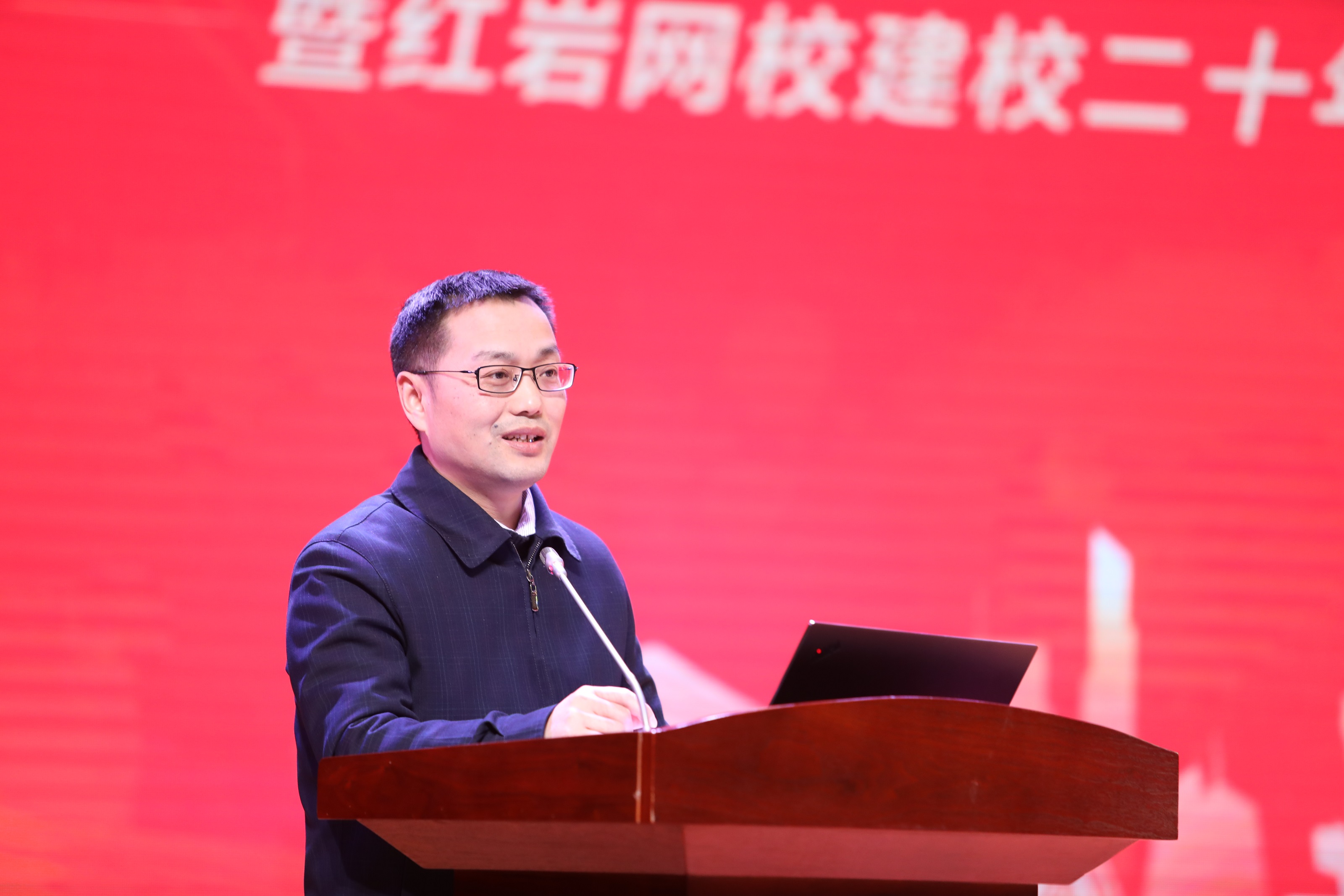 1609410411466089928.jpg 重庆理工大学纪委书记张绍荣进行嘉宾对谈.jpg