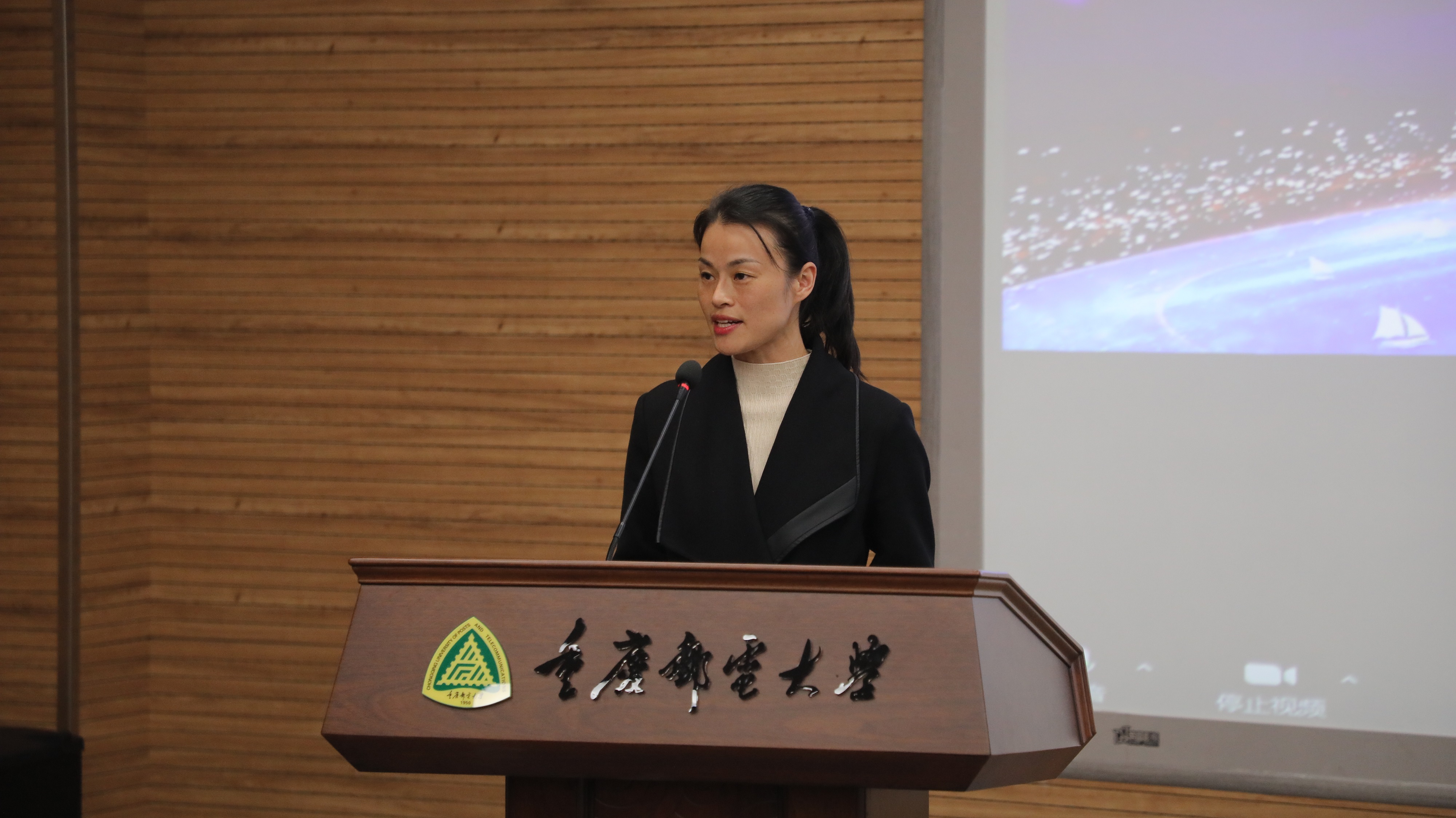 我校“智慧光转换技术与材料”国际学术大师讲坛开幕