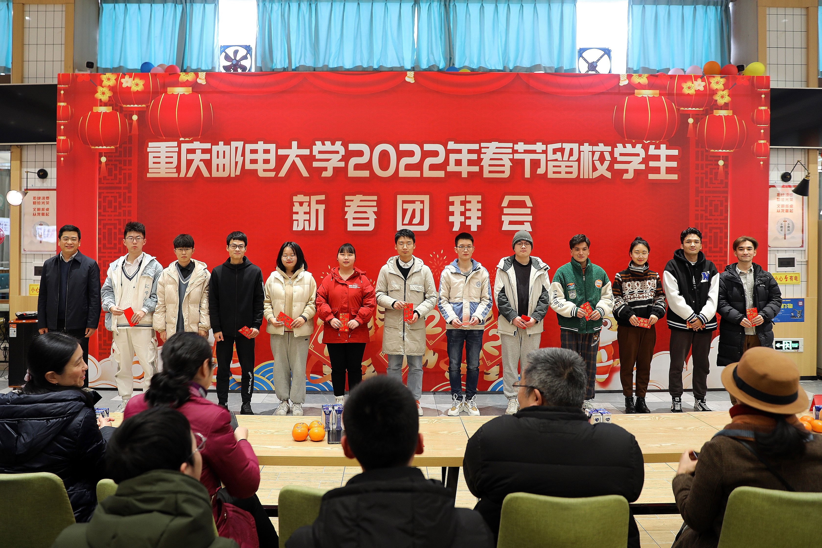 学校举行2022年春节留校学生新春团拜会