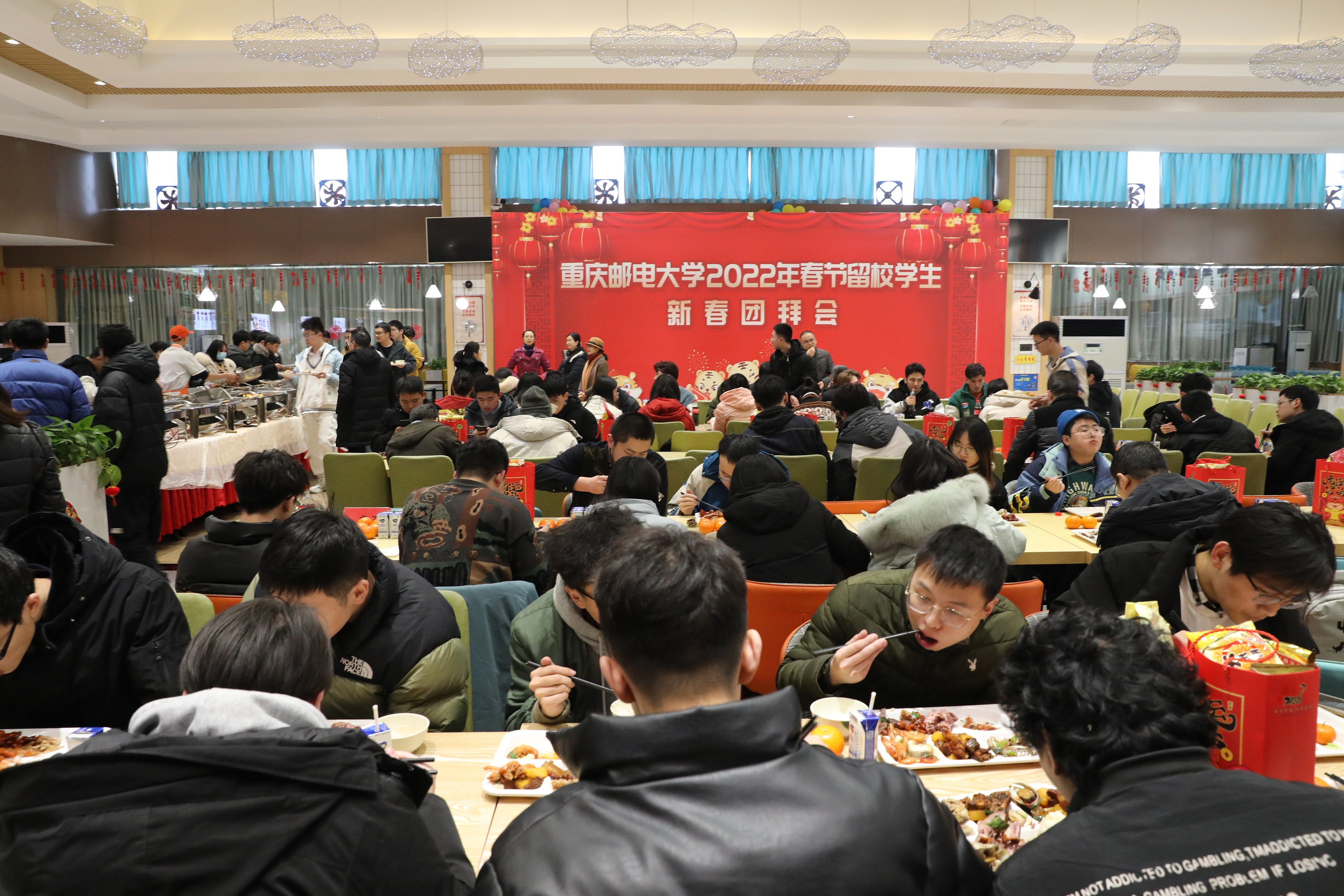 学校举行2022年春节留校学生新春团拜会