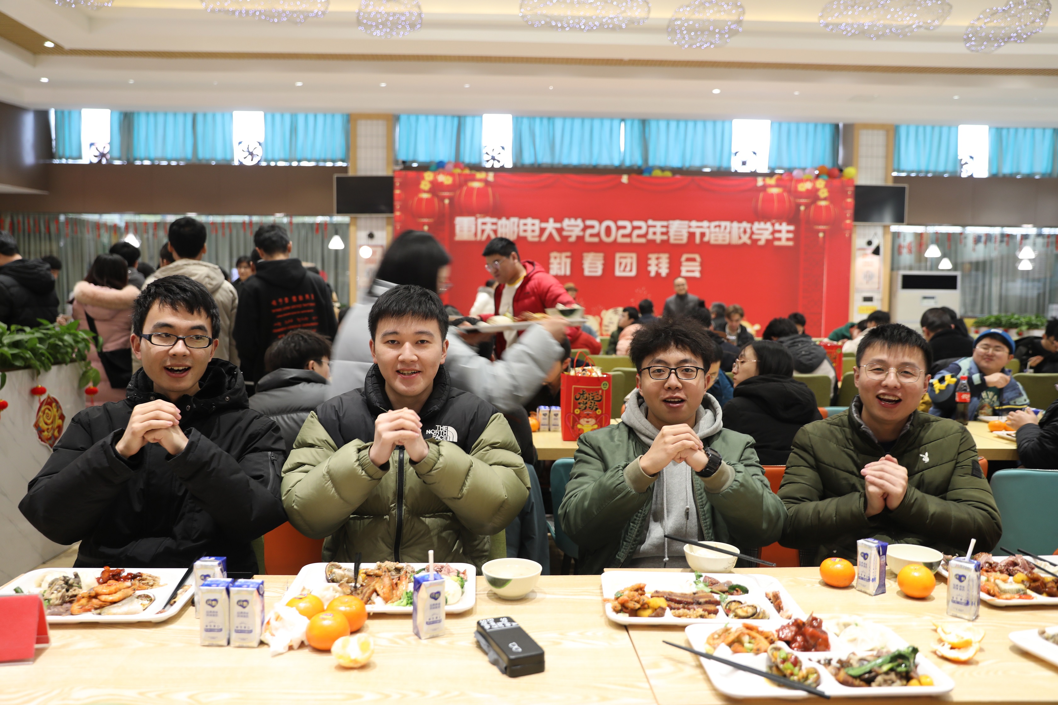 学校举行2022年春节留校学生新春团拜会