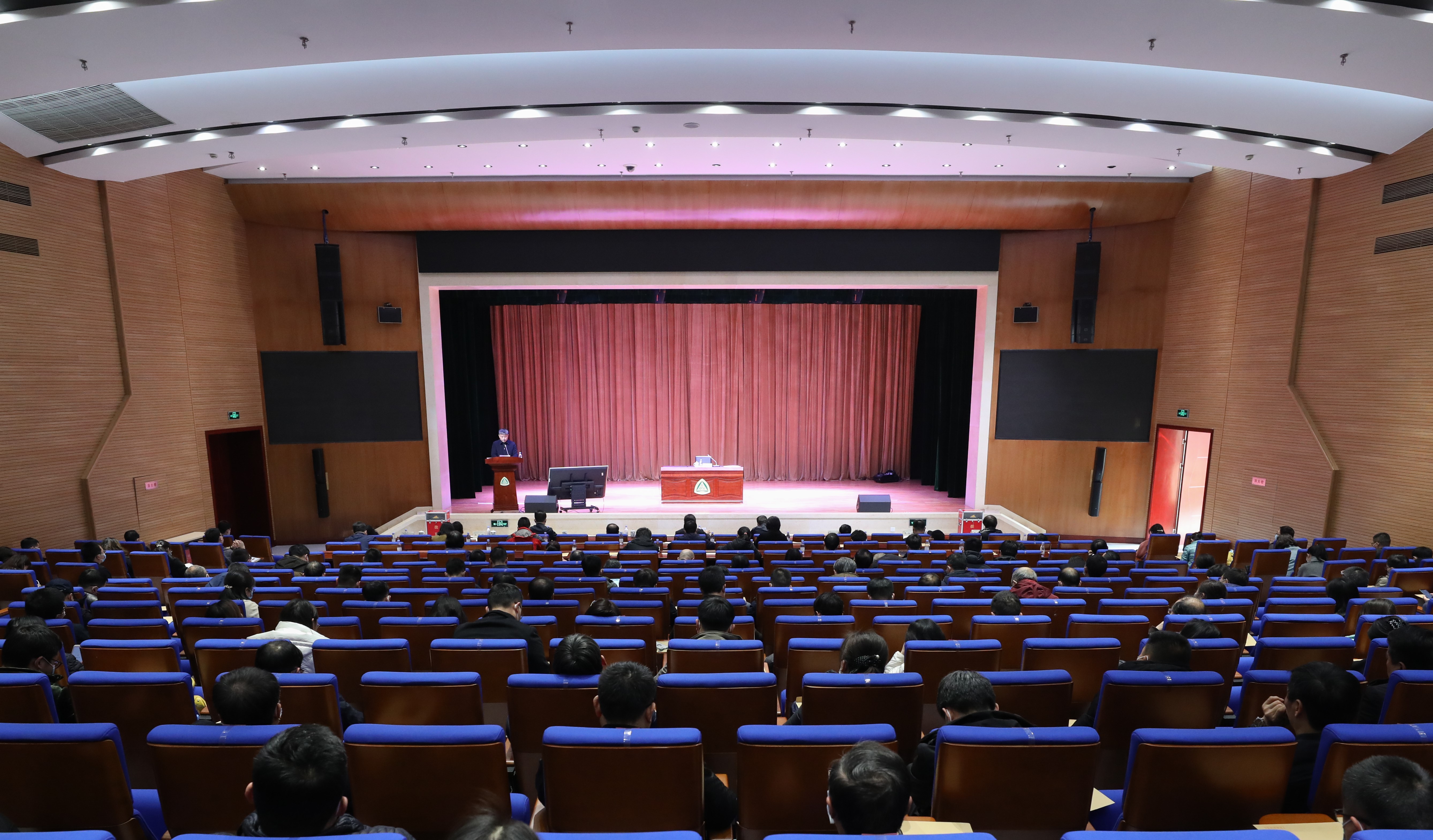 学校召开校级领导班子和领导干部2021年度考核述职和民主测评会