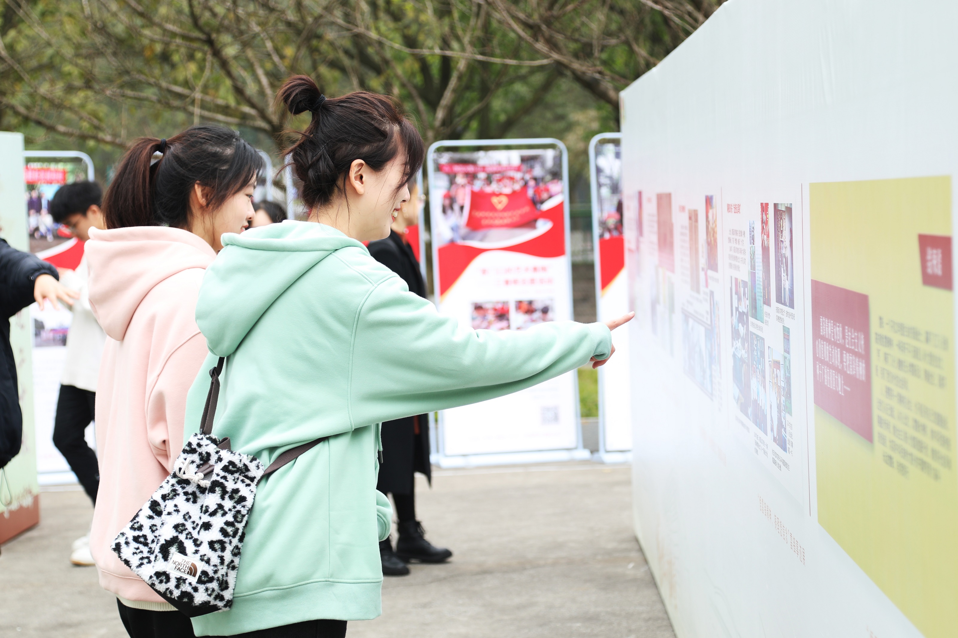 学校启动“学雷锋志愿服务月”系列活动