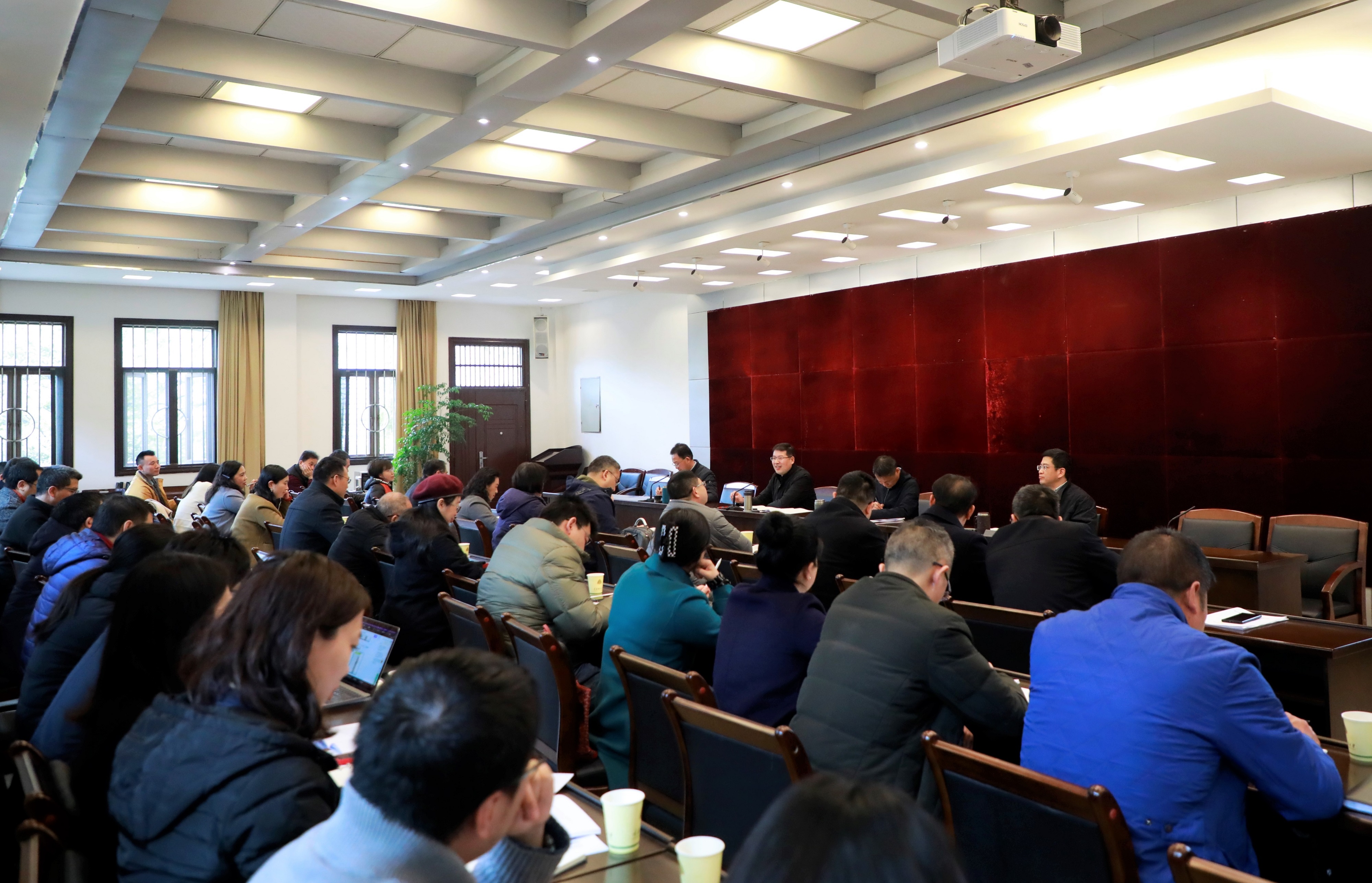 学校召开实验室安全专项行动工作会