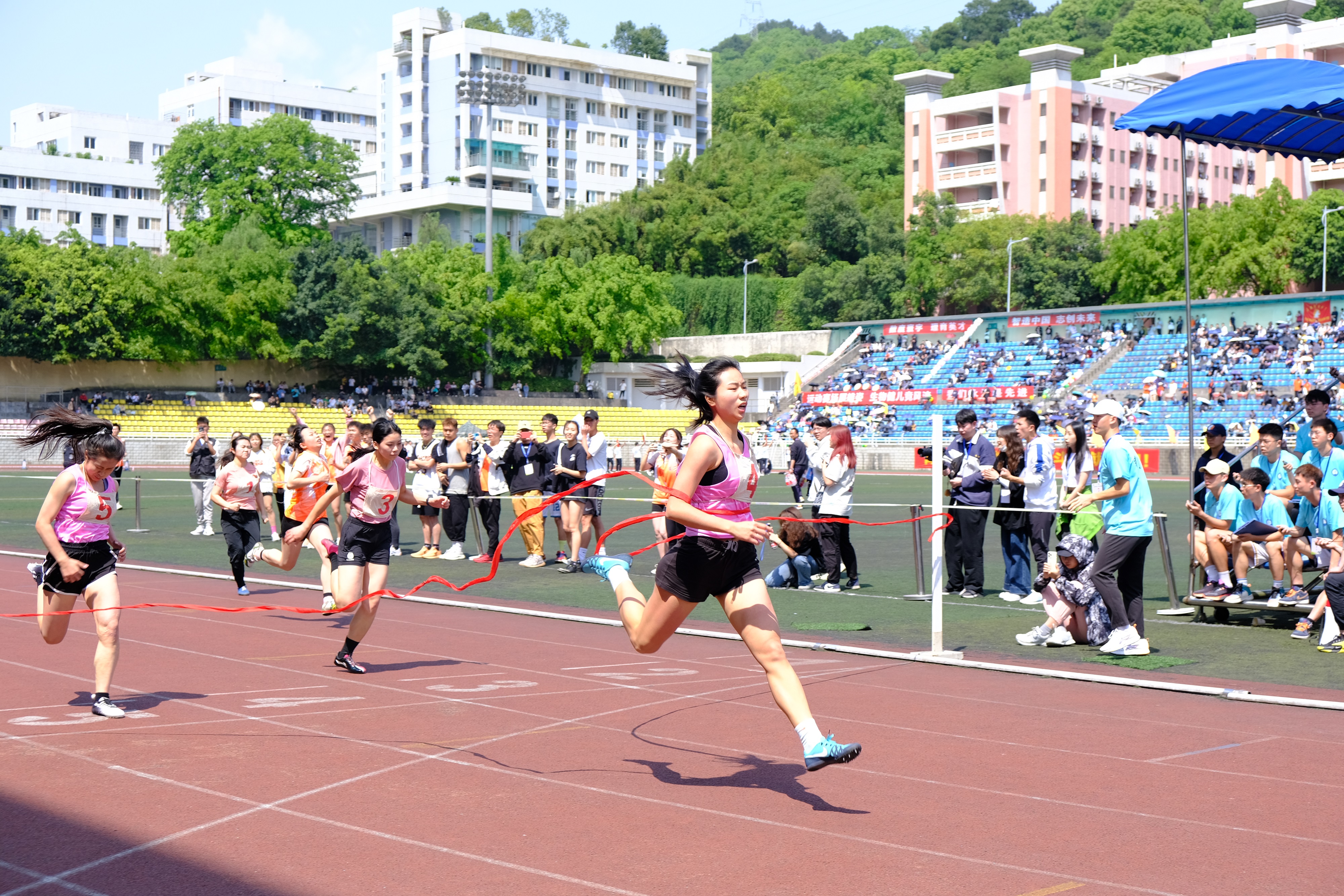 学校第十六届田径运动会圆满落幕