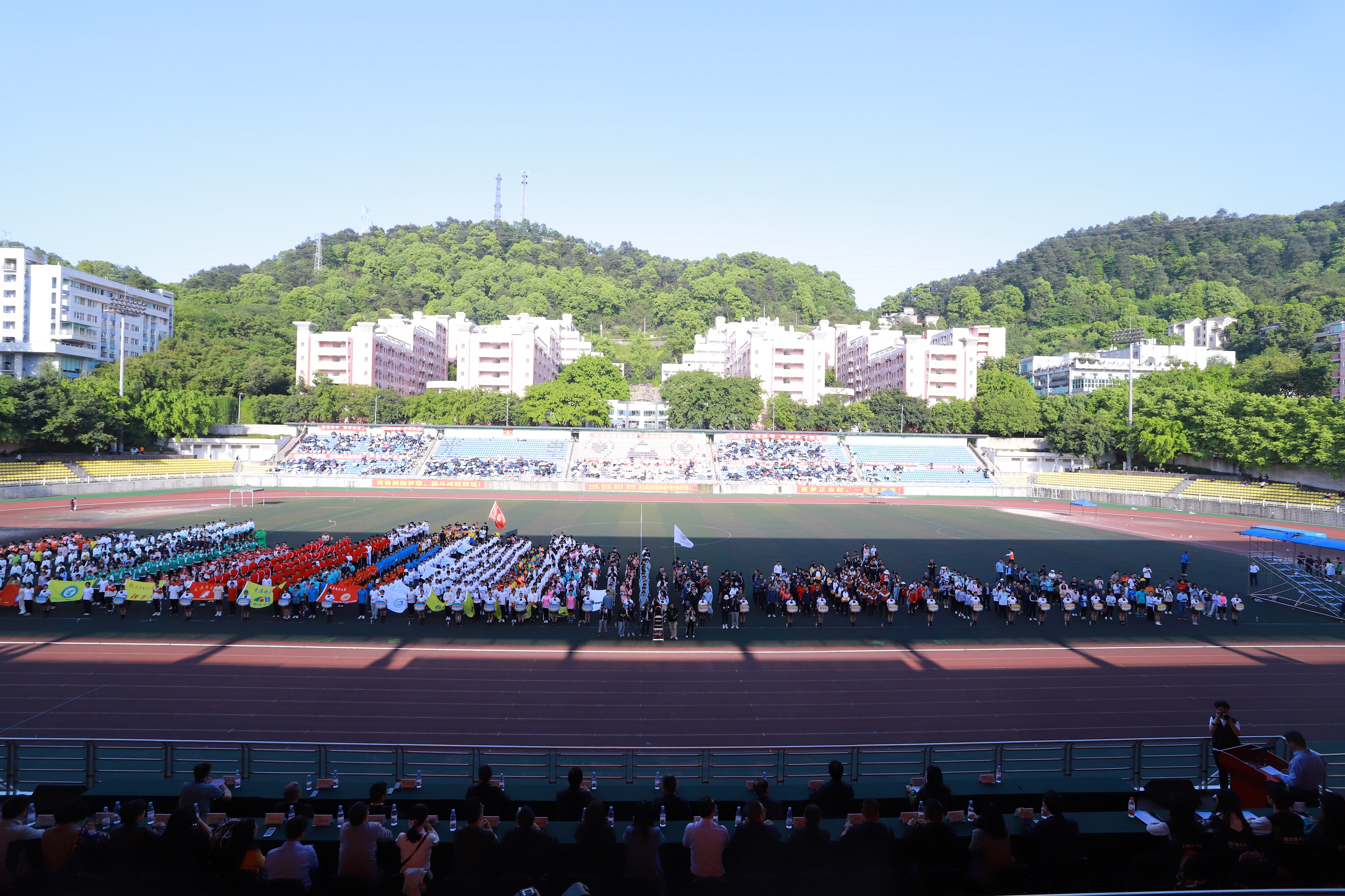学校第十六届田径运动会圆满落幕