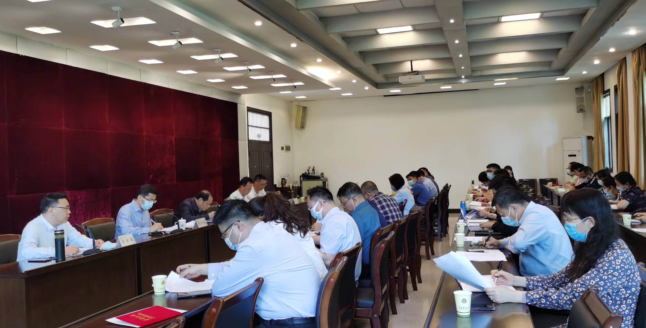 学校召开2022年度民生实事和教代会提案交办会