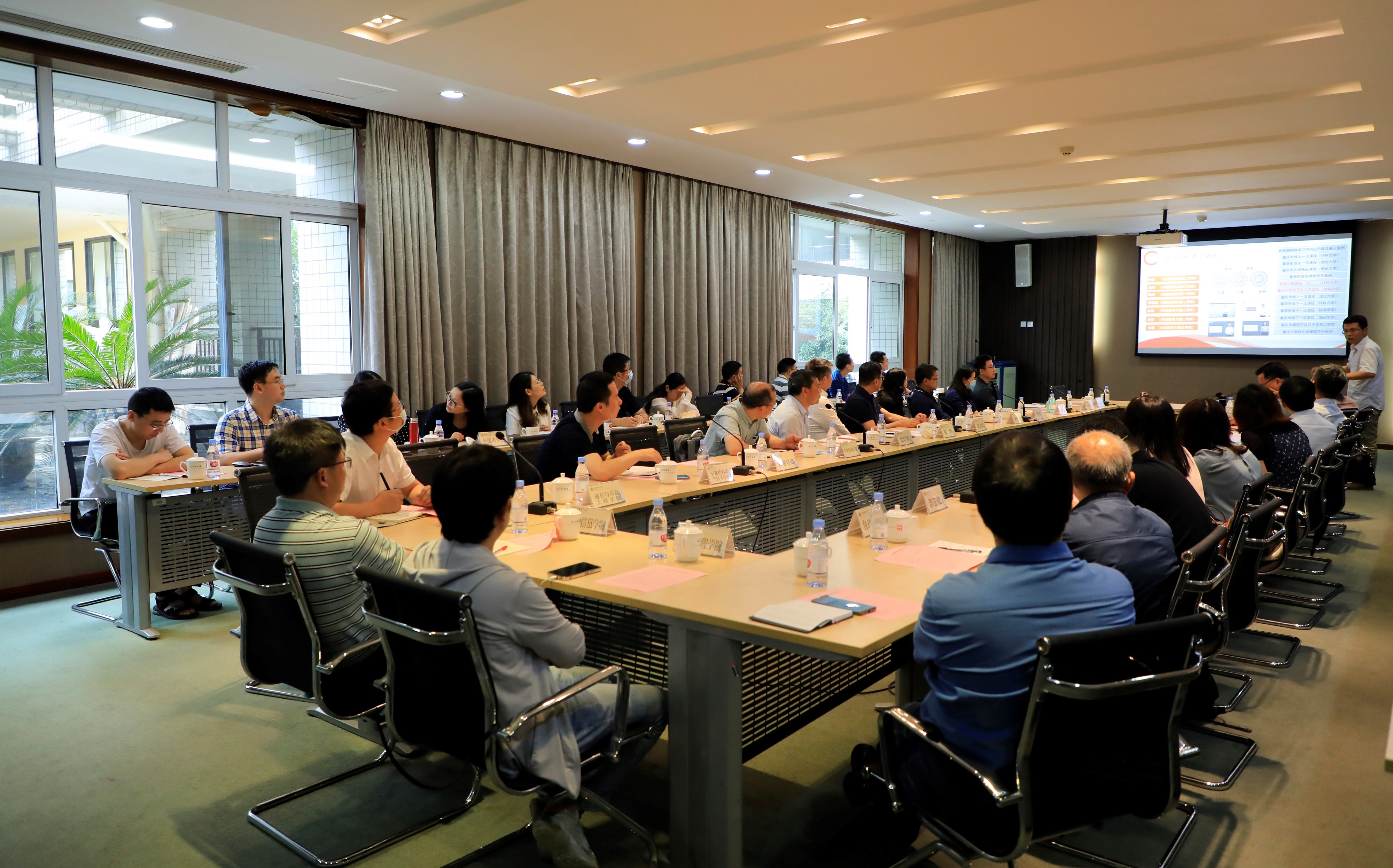 学校举行首届“教学改革研究与实践”学术沙龙